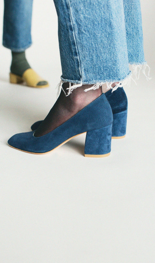Editorial: Holiday Heel