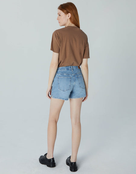 EMMA High-Rise Mom Short in Wavy